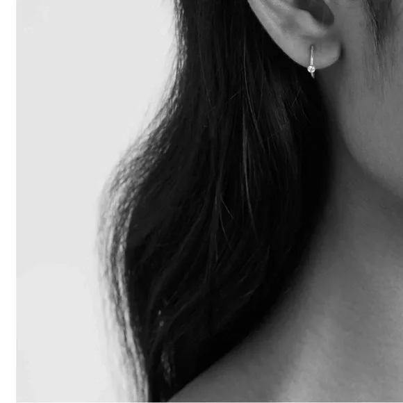 Roum Lyon Rivière Diamond Mini Hoop Earrings - Picture 3 of 4